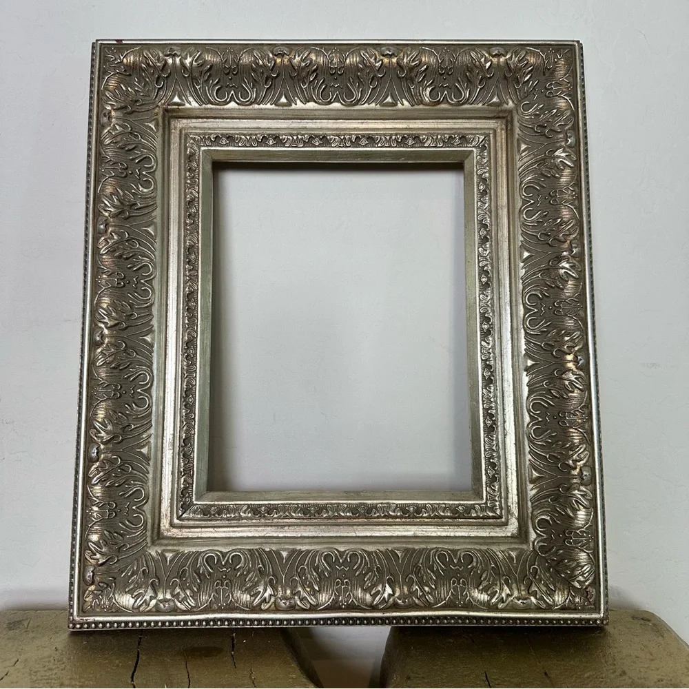 Vintage ‘Antique look’ Silver tone Ornate Veneer Decorative Frame 10x8” opening
